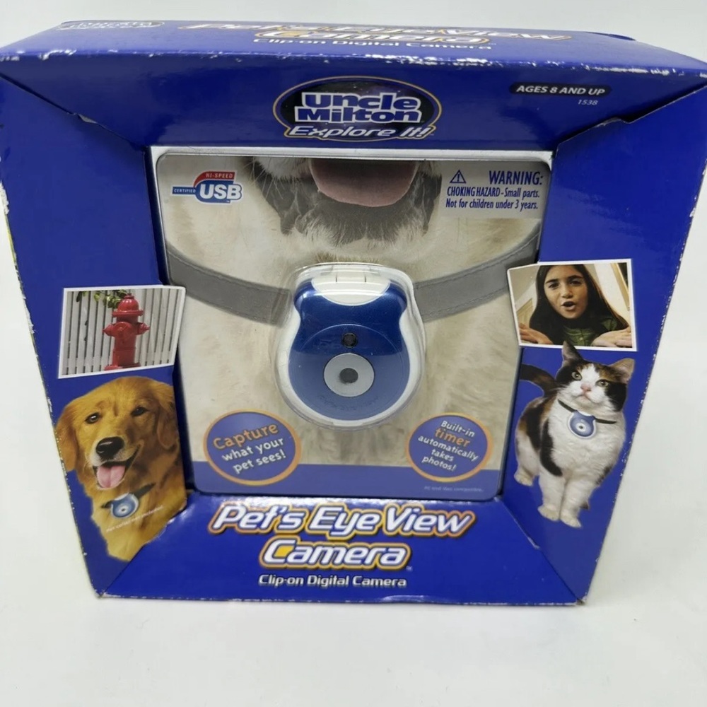 Uncle Milton 1538 Blue/White Pet's Eye View Clip On Digital Camera New in Box